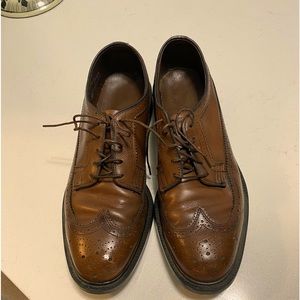 Men’s Vintage Florsheim Wing-Tip shoes size 10.5 D